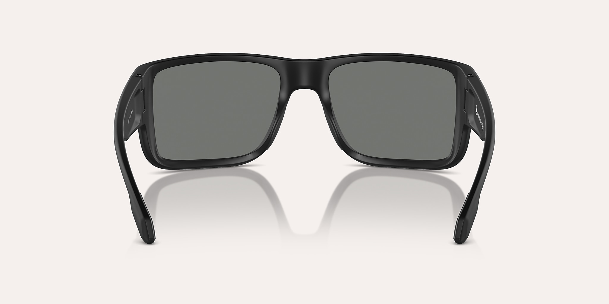 Sunglasses Native Badlands M (58-16) with Grey Polarized lens and Matte Black frame Image 5 of 7 Sunglasses Native Badlands M (58-16) with Grey Polarized lens and Matte Black frame Image 5 of 7