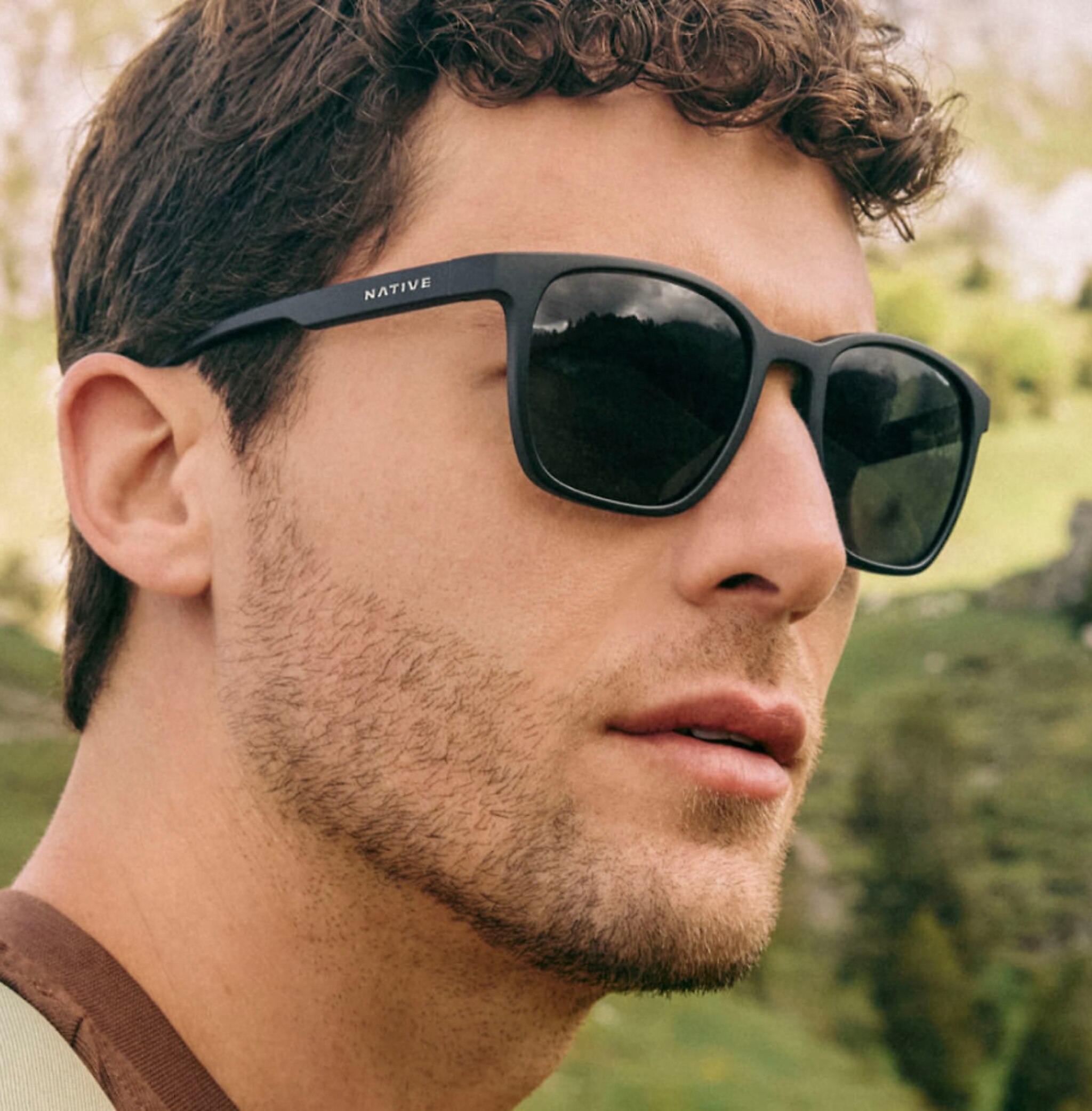 Lunettes de soleil Native Targhee Square XL (54-20) avec Gris Polarisant verre et Noir mat monture Image 3 de 6